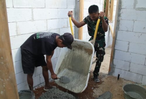 Kerja Sama Pengecoran Lantai RLH, TNI dan Warga Bersinergi