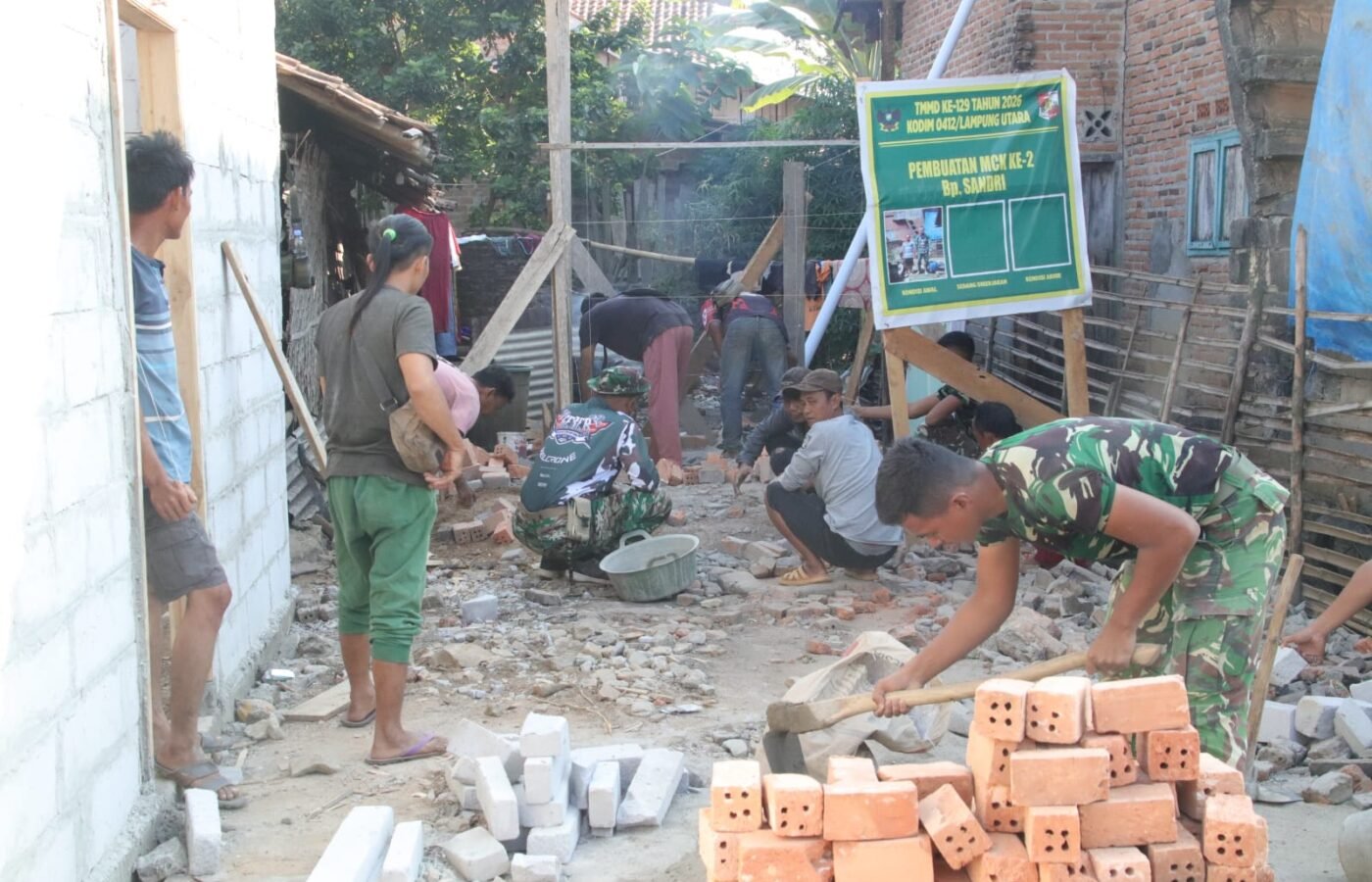 Pemasangan Dinding MCK di Dusun Kandau Dimulai