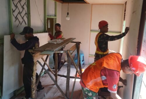 Finishing RTLH TMMD di Desa Bandar Raya Melalui Pemasangan Kalsiboard