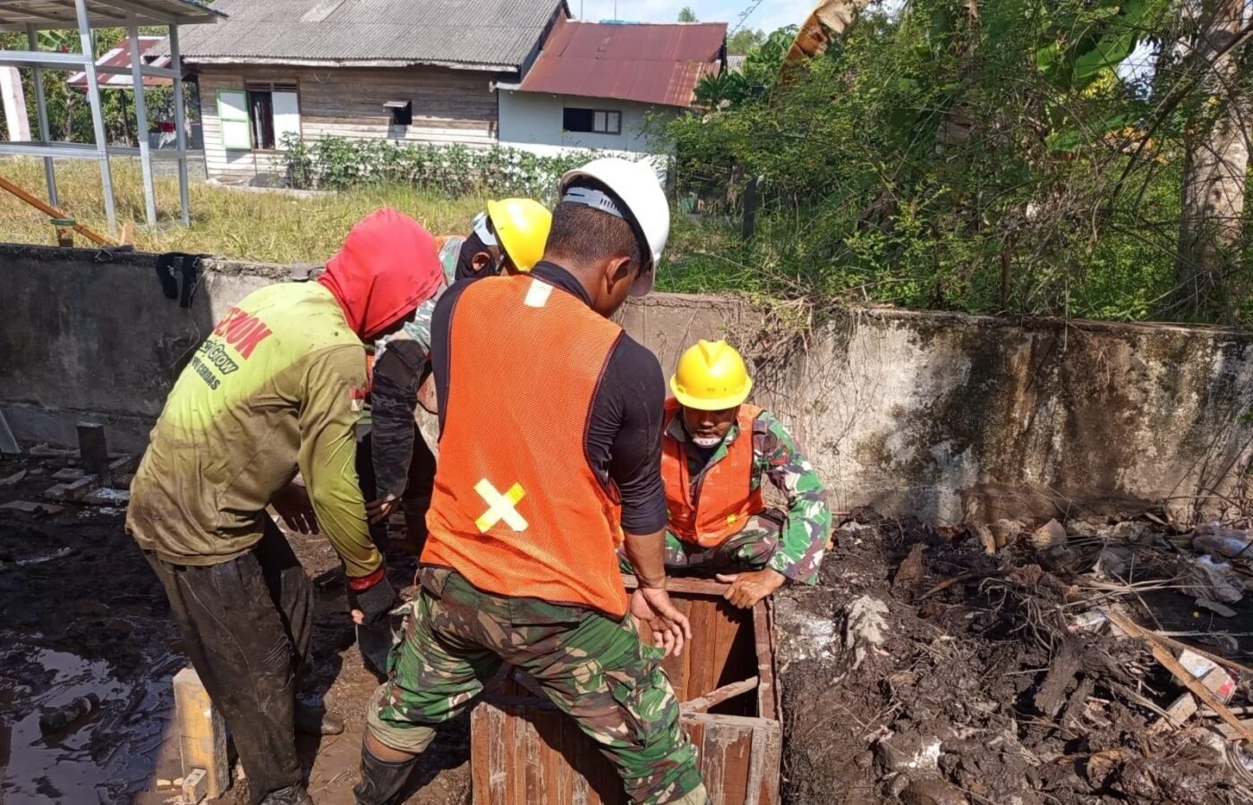 Akselerasi Pembangunan Fasilitas Sanitasi oleh Satgas TMMD Ke-129