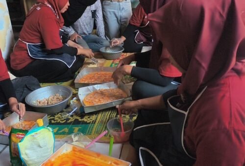 Dukungan TNI untuk Perempuan, TMMD ke-129 Gelar Pelatihan Pizza bagi Ibu-Ibu di Desa Luwung Kencana