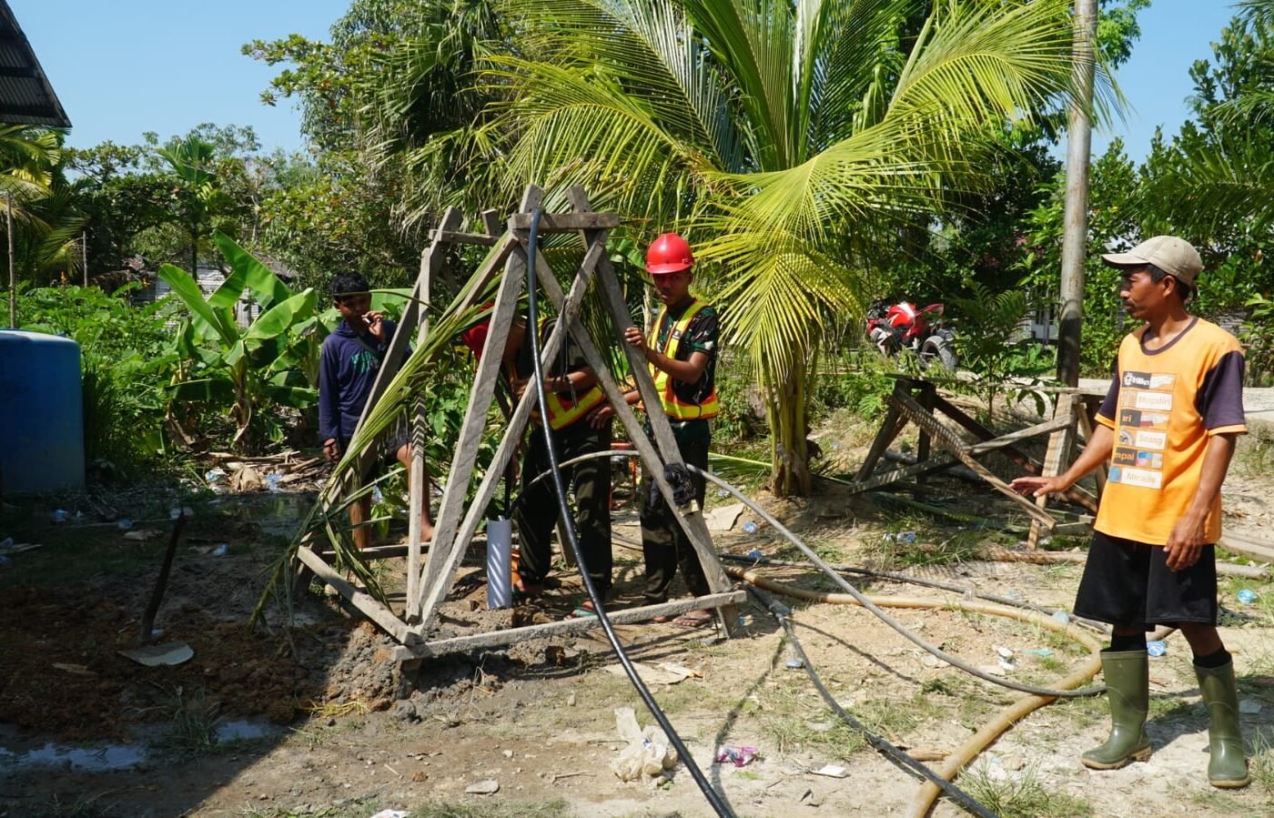 Sinergi TNI dan Masyarakat dalam TMMD Ke-129: Pengurasan Sumur Bor Disukseskan