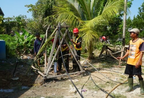 Sinergi TNI dan Masyarakat dalam TMMD Ke-129: Pengurasan Sumur Bor Disukseskan