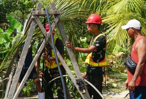 Kolaborasi Masyarakat dan Satgas TMMD dalam Memperbaiki Sumur Bor di Desa Bandar Raya