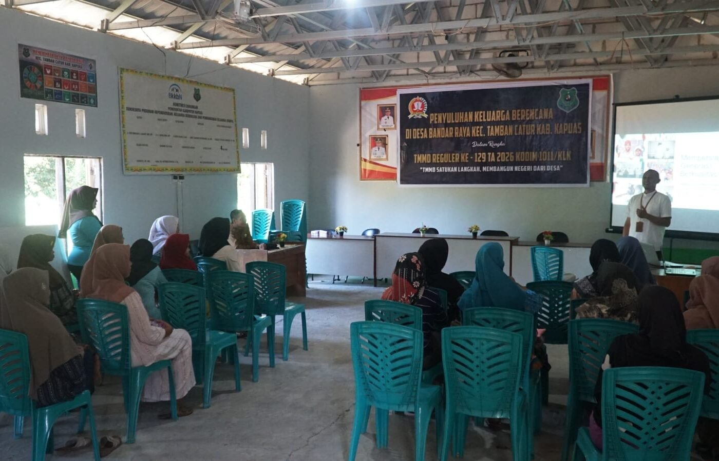 Kolaborasi TMMD dan Pemerintah untuk Edukasi Keluarga Berencana di Desa Bandar Raya