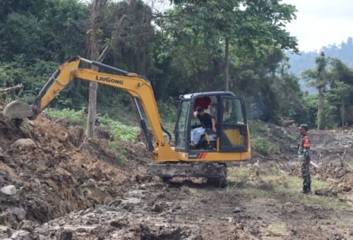 Pembukaan Jalur Pertanian di TMMD Ke-129 Kodim 0911/Nunukan Terus Berlangsung Meski Medan Sulit