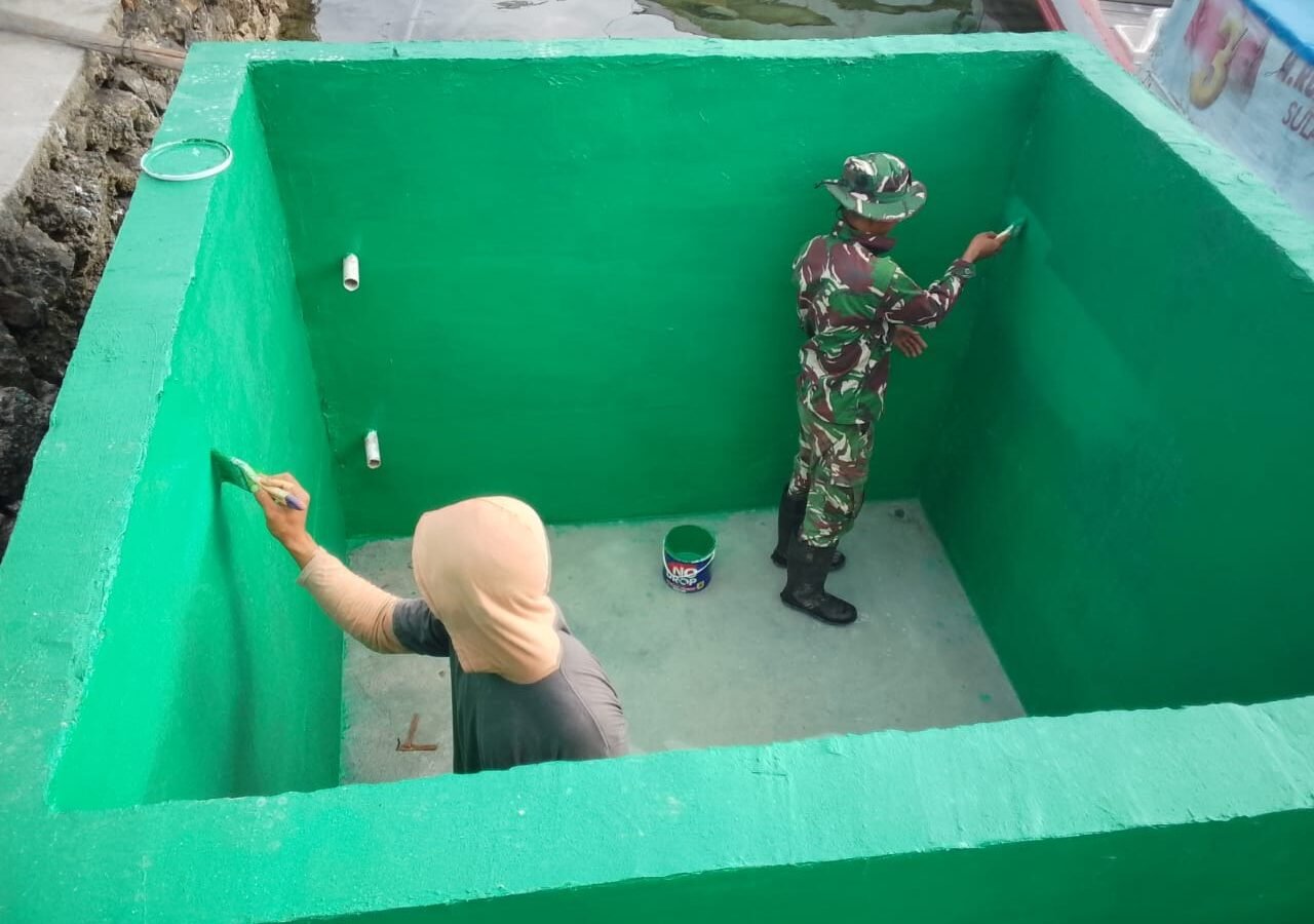 Penyelesaian Proyek TMMD Ke-129 Kodim 1311/Morowali: Pengecatan Bak Penampungan Air di Desa Umbele