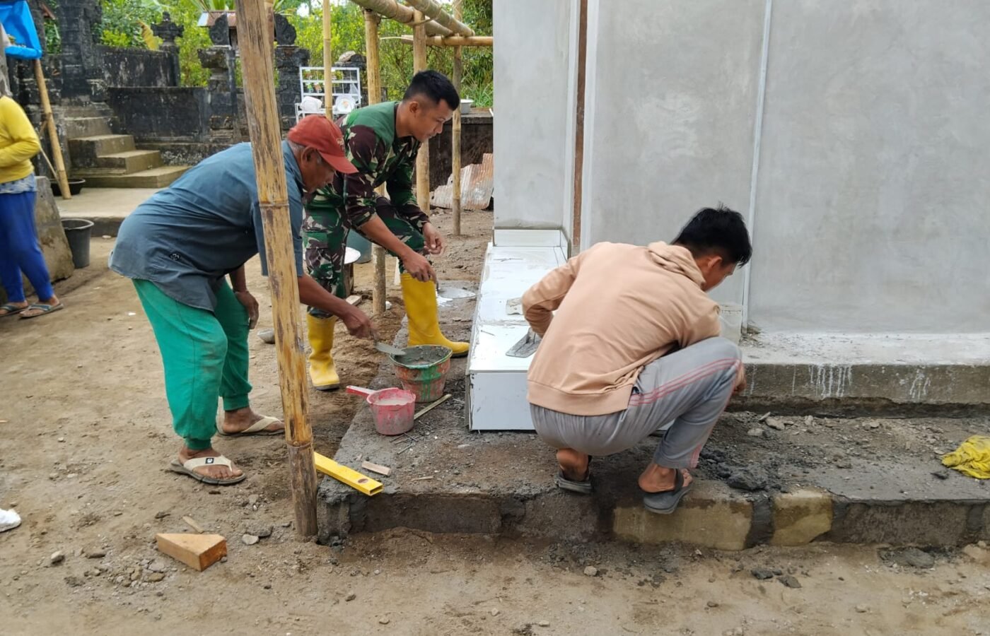Pembangunan Berbasis Desa, TMMD Ke-129 Percepat Pemasangan Keramik RTLH