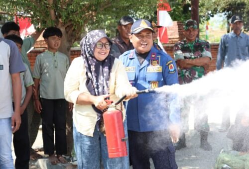 Edukasi Bahaya Kebakaran di Desa Luwung Kencana, TMMD ke-129 Dukung Keselamatan Masyarakat