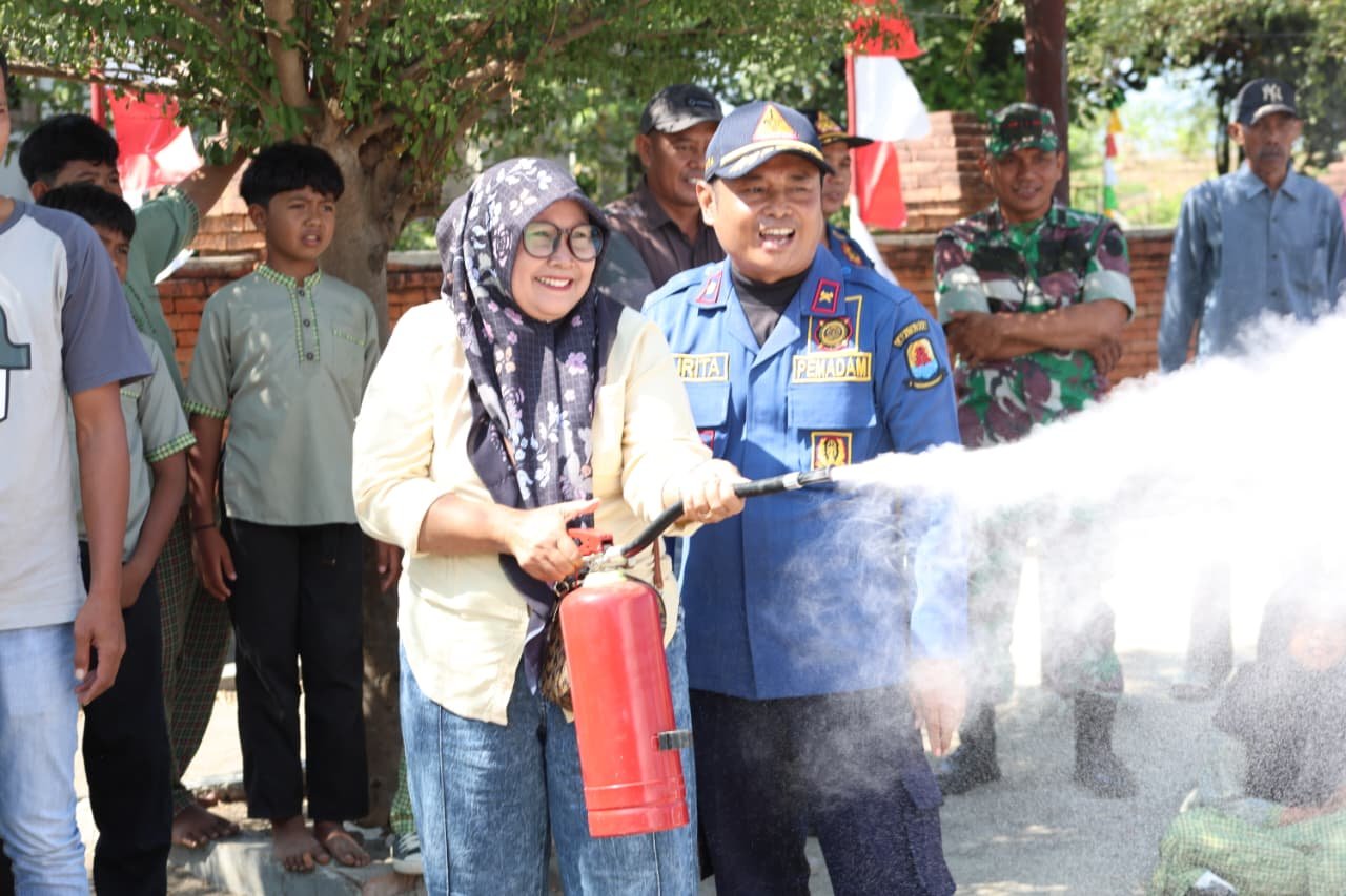 Edukasi Bahaya Kebakaran di Desa Luwung Kencana, TMMD ke-129 Dukung Keselamatan Masyarakat