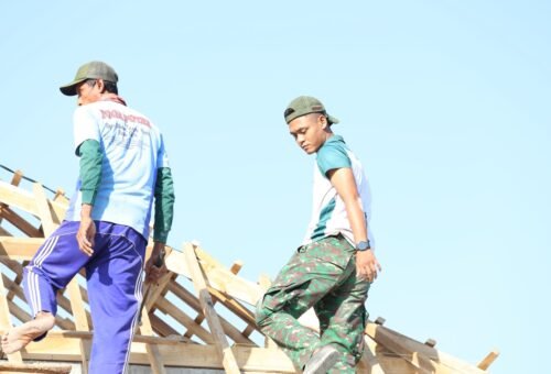 Sinergi TNI dan Masyarakat dalam Proyek RTLH TMMD Ke-129 di Lamongan