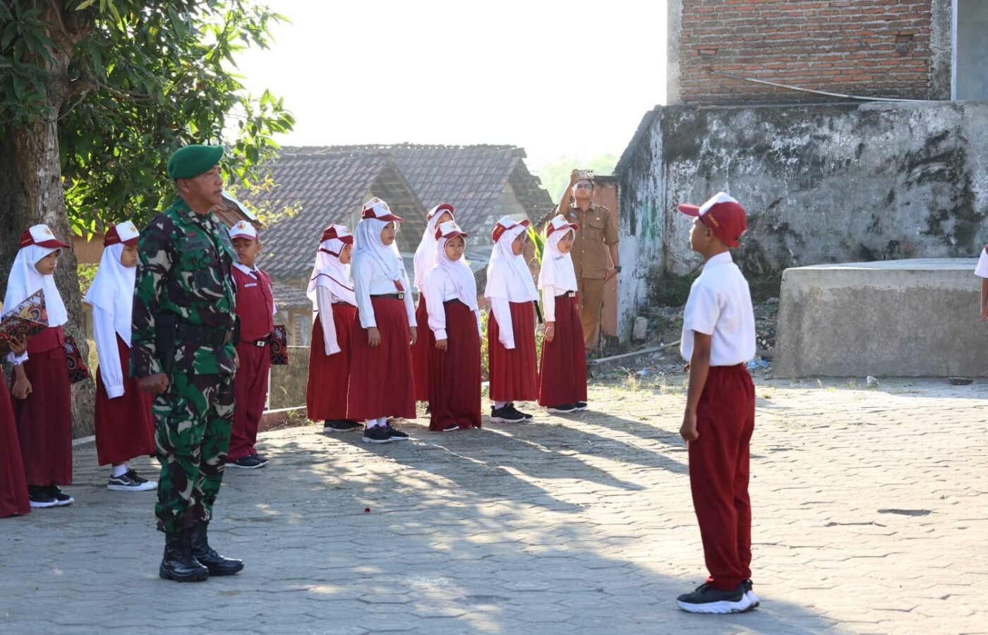 Membangun Karakter Generasi Muda Melalui Upacara Bendera di Sekolah