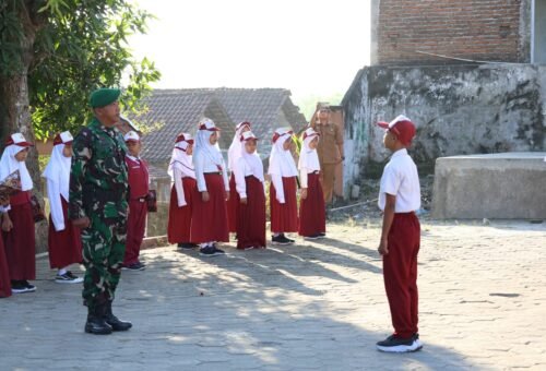 Membangun Karakter Generasi Muda Melalui Upacara Bendera di Sekolah