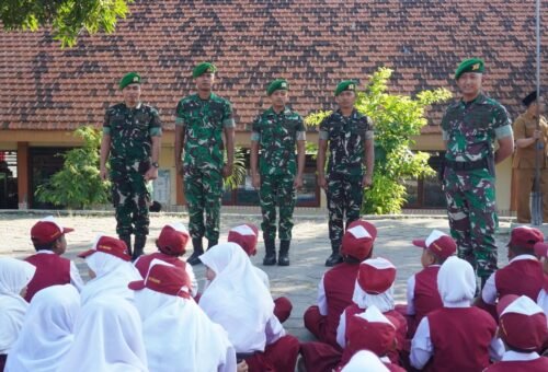Satgas TMMD 129 Tanamkan Disiplin dan Nasionalisme di SDN 1 Tlemang