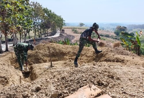 Kerja Keras Bersama, Satgas TMMD Ke-129 Mulai Pembangunan Tandon Air di Desa Tlemang