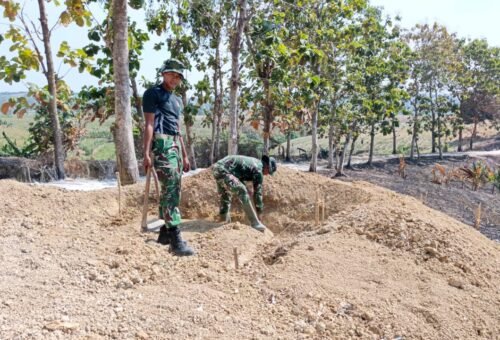 Kerja Sama Satgas TMMD dan Komunitas Mulai Proyek Tandon Air Bersih