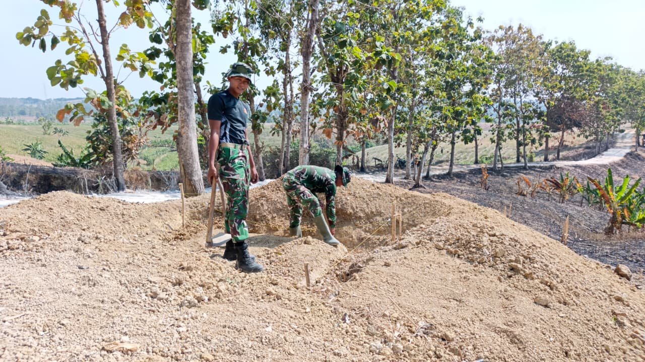 Kerja Sama Satgas TMMD dan Komunitas Mulai Proyek Tandon Air Bersih