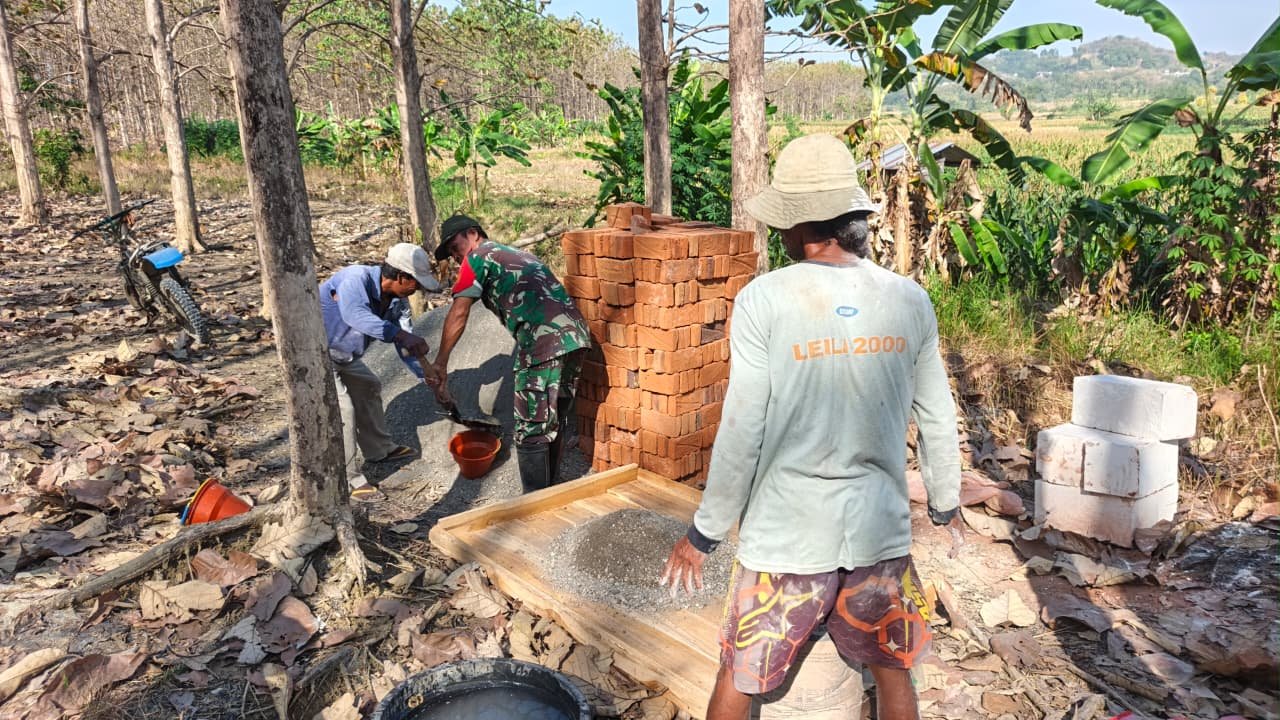 Inovasi Irigasi untuk Pertanian Jagung di Desa Tlemang melalui TMMD 129