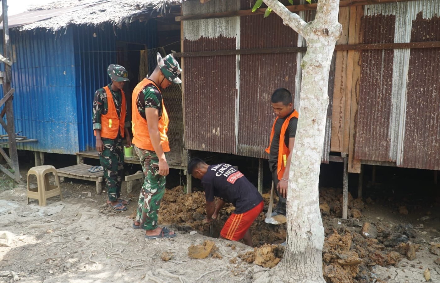 Pembangunan Sanitasi di Desa Bandar Raya Dipercepat oleh Satgas TMMD Kodim 1011/KLK