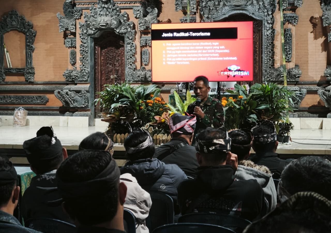 Penyuluhan Bahaya Terorisme oleh TMMD Ke-129 di Desa Serai