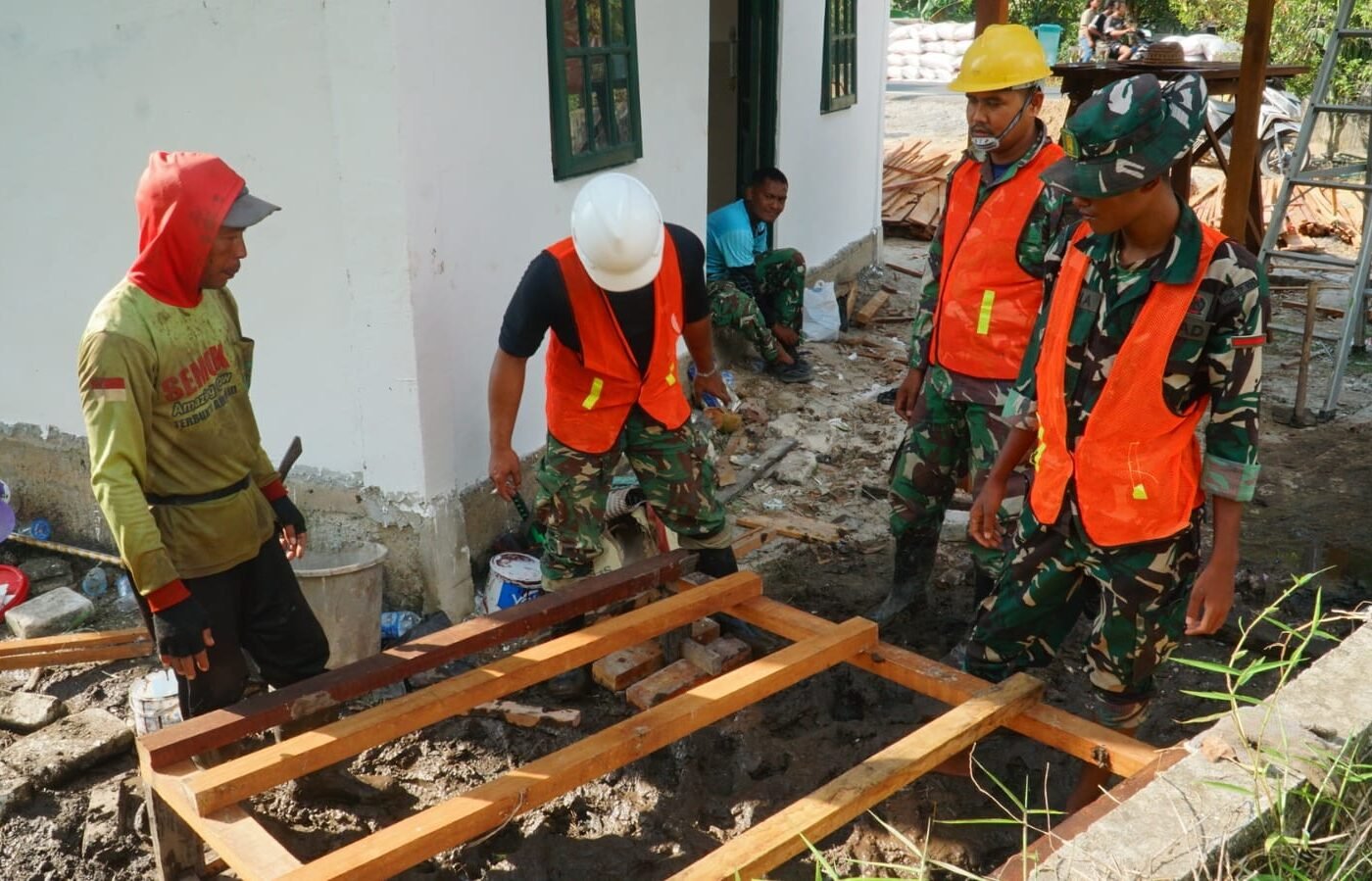 Komitmen Kodim 1011/KLK dalam Penyediaan Fasilitas MCK untuk Warga Desa Bandar Raya