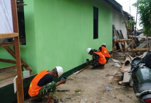 Pengecatan Rumah Bapak Walianto di TMMD Ke-129 Meningkatkan Kenyamanan Hunian