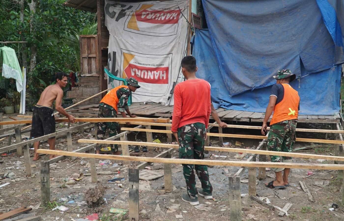 Kerjasama Satgas TMMD dan Masyarakat Mempercepat Progres RTLH Bapak Masrani