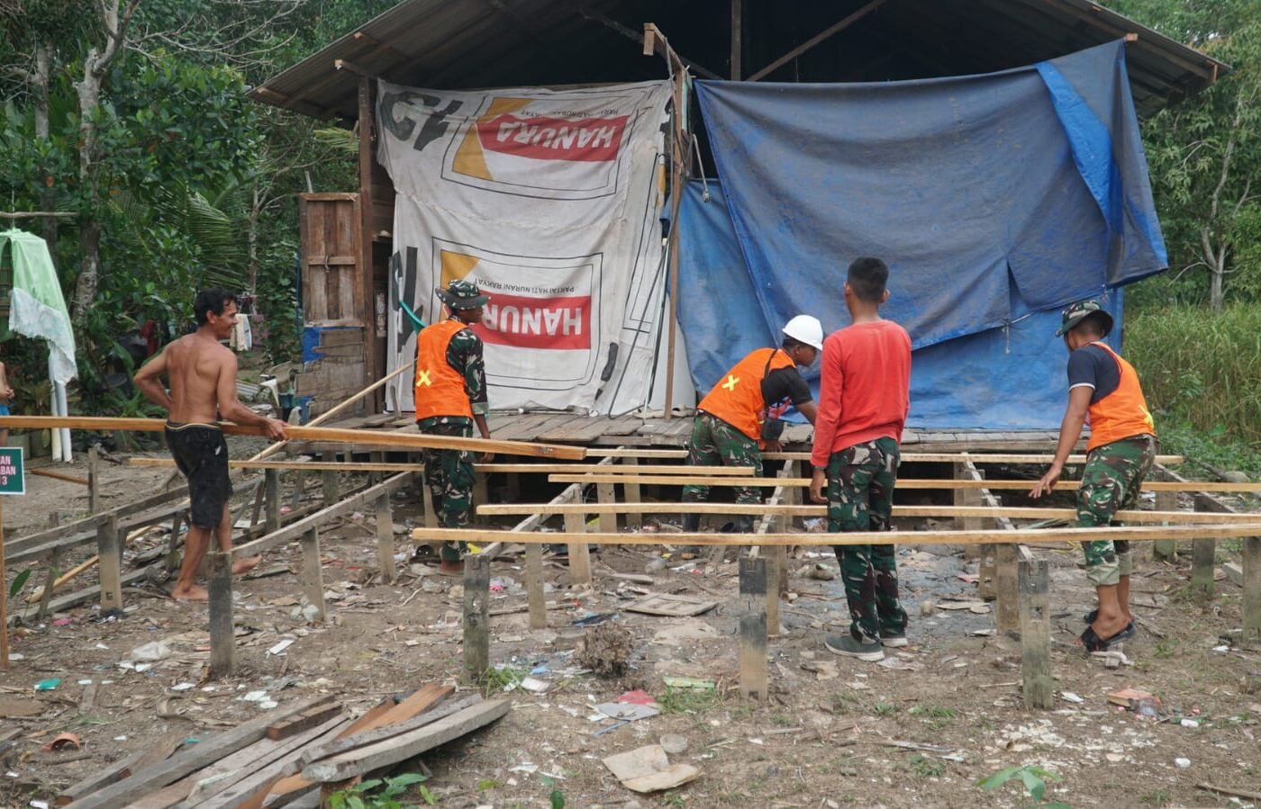 Tahap Pemasangan Kerangka Gelagar Penting dalam Program RTLH TMMD Ke-129