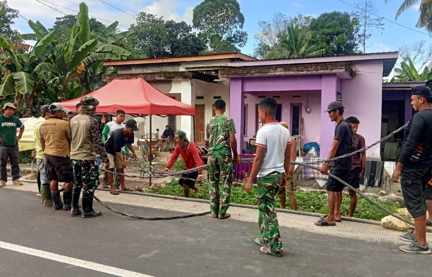 Personel TMMD Ke-129 Bangun Infrastruktur Jembatan Gantung di Taddang Palie