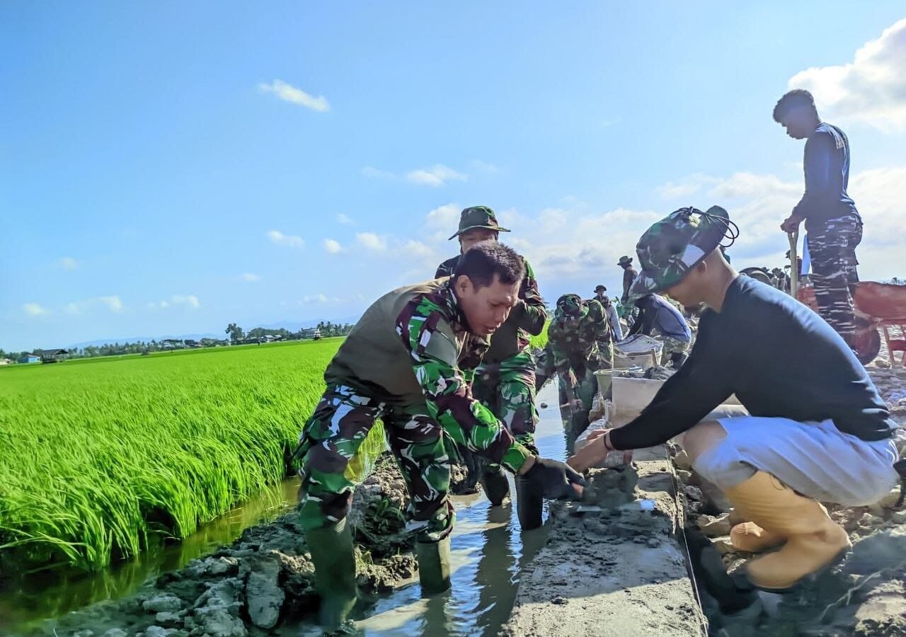 Terus Memacu Pembangunan Talud Jalan Tani di Desa Tanratuo oleh Satgas TMMD Ke-129