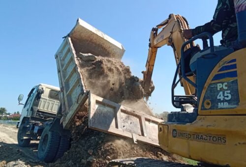 Pembangunan Jalan Tani TMMD Ke-129 Kodim 1404/Pinrang Semakin Gesit Berkat Kedatangan Material