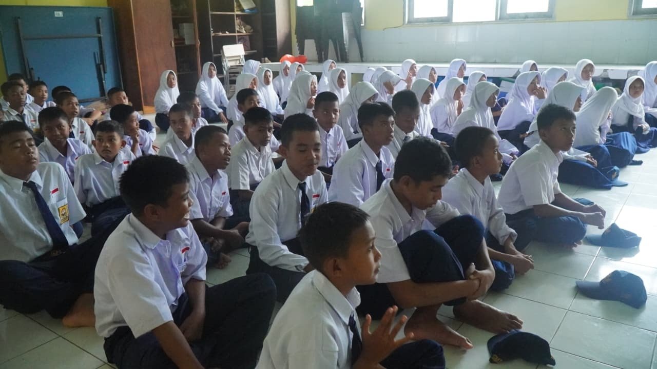 Siswa SMP Negeri Umbele Sambut Penyuluhan Narkoba dengan Antusias