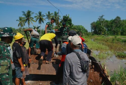 Kolaborasi Satgas TMMD dan Masyarakat dalam Peningkatan Jalan di Bandar Raya