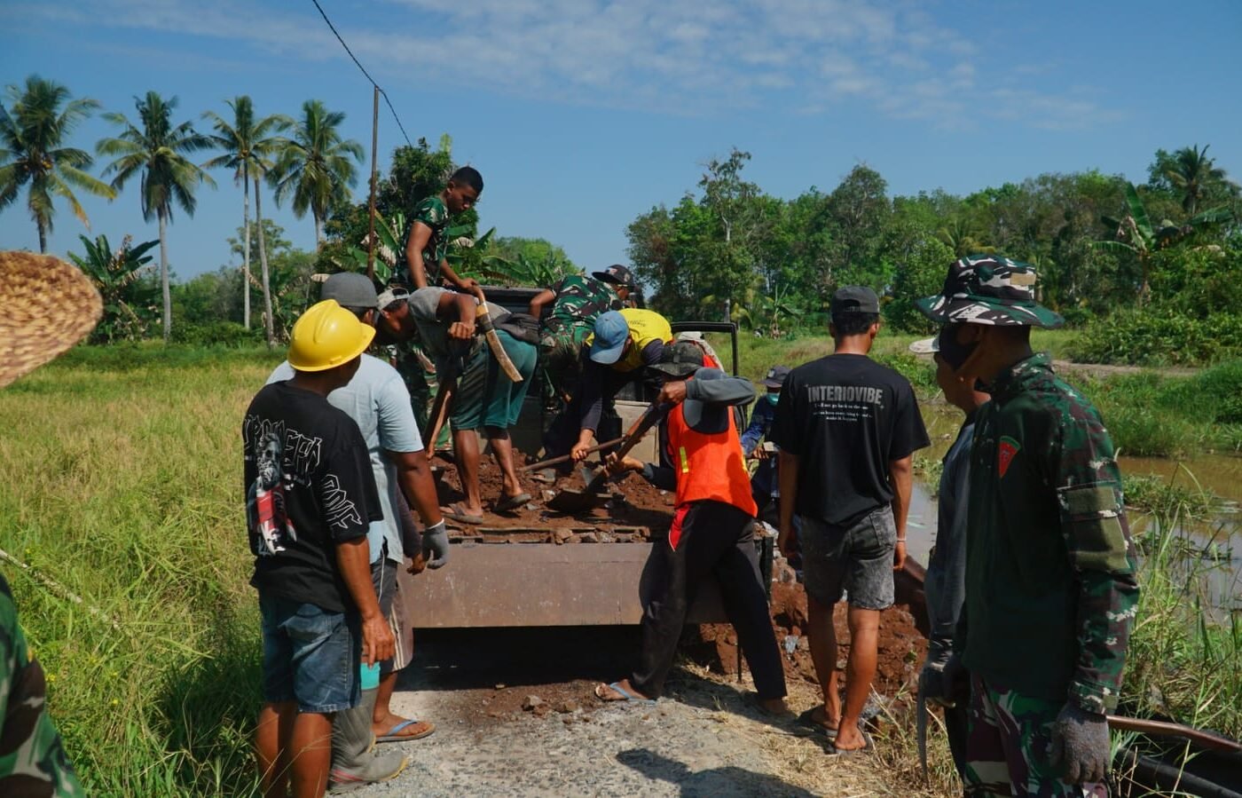 Perbaikan Infrastruktur Jalan TMMD Diharapkan Mendorong Ekonomi Masyarakat Desa