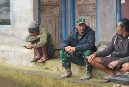 Dialog Hangat Menuju Kebersamaan, Serda Kadek Suardi Awali TMMD di Desa Sekardadi