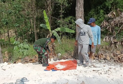 Kerja Sama Warga dan Satgas TMMD 129 dalam Pembangunan Bahu Jalan