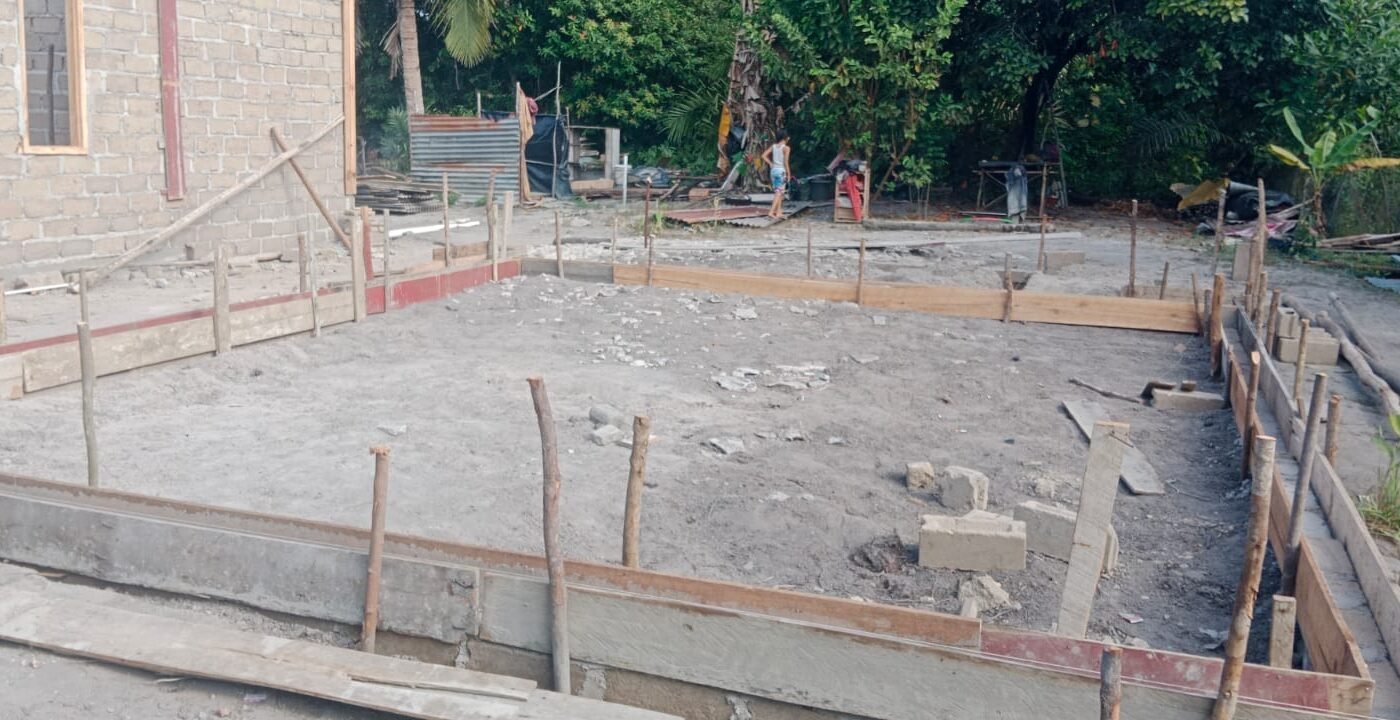 Keterlibatan Masyarakat dalam TMMD Ke-129, Kodim 0413/Bangka Memperbaiki Rumah Tak Layak Huni Milik Bapak Ardiyan