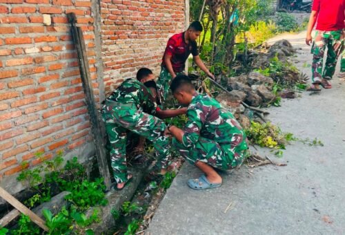 Perbaikan Saluran Drainase di Desa Tlemang oleh Satgas TMMD Ke-129