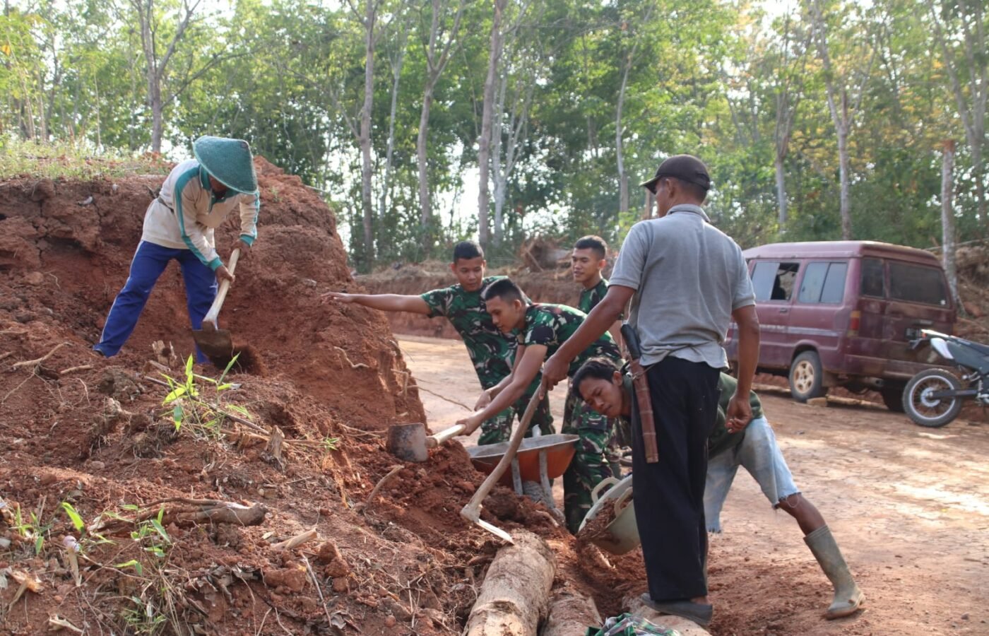 Sinergi TNI dan Masyarakat dalam TMMD 129 Kodim 0412/LU di Lampung Utara