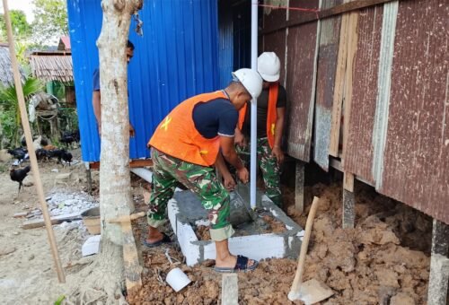 Kolaborasi Satgas TMMD dan Masyarakat Mempercepat Pembangunan MCK Ibu Siti Jahrah