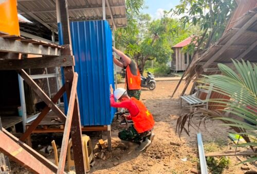 Kerjasama antara Satgas TMMD dan Masyarakat Tingkatkan Kualitas MCK untuk Ibu Siti Jahrah