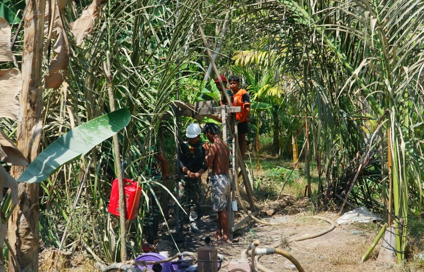 Pembangunan Sumur Bor SAS 2 oleh Satgas TMMD dan Warga dalam Upaya Penyediaan Air Bersih