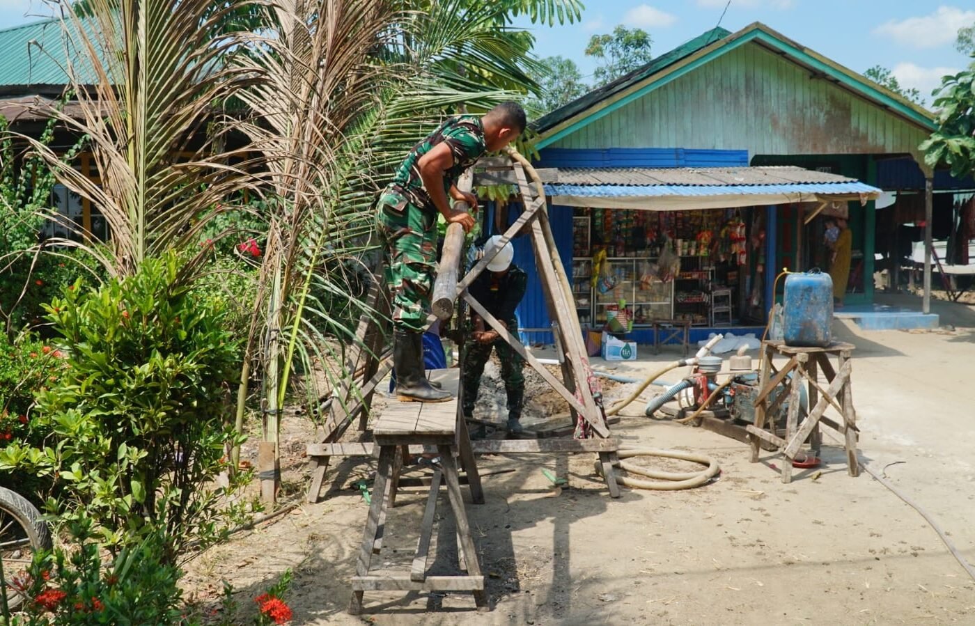 Pengeboran Sumur Bor SAS 4 Dipercepat oleh Satgas TMMD Bersama Warga