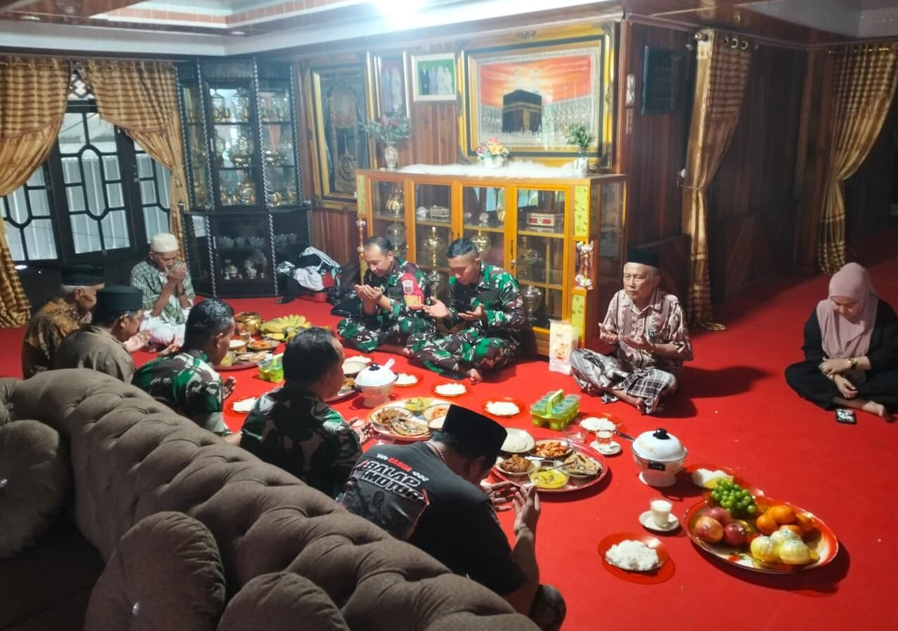 Kedekatan TNI dan Masyarakat, Satgas TMMD Ke-129 Dihormati Warga Tanratuo dengan Jamuan Makan Siang
