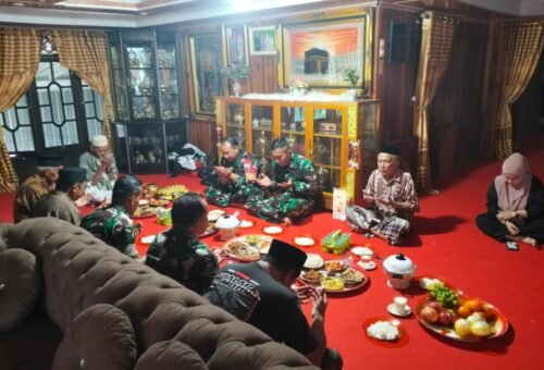 Kedekatan TNI dan Masyarakat, Satgas TMMD Ke-129 Dihormati Warga Tanratuo dengan Jamuan Makan Siang