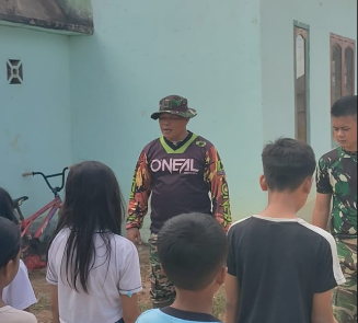 Penanaman Nilai Disiplin: Satgas TMMD Ke-129 Kodim 0413/Bangka Berikan Pelatihan PBB kepada Anak-Anak Deniang