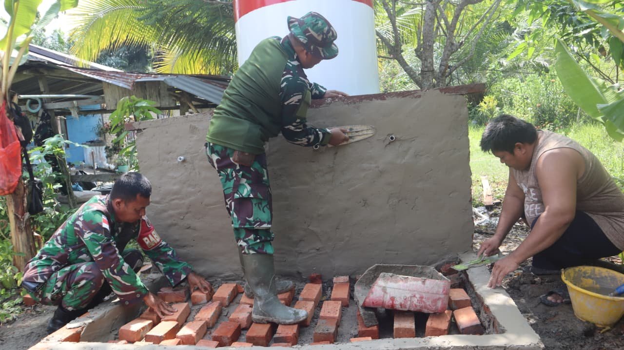 Kebersamaan Warga Desa Liang Bunyu Dalam Menyukseskan TMMD