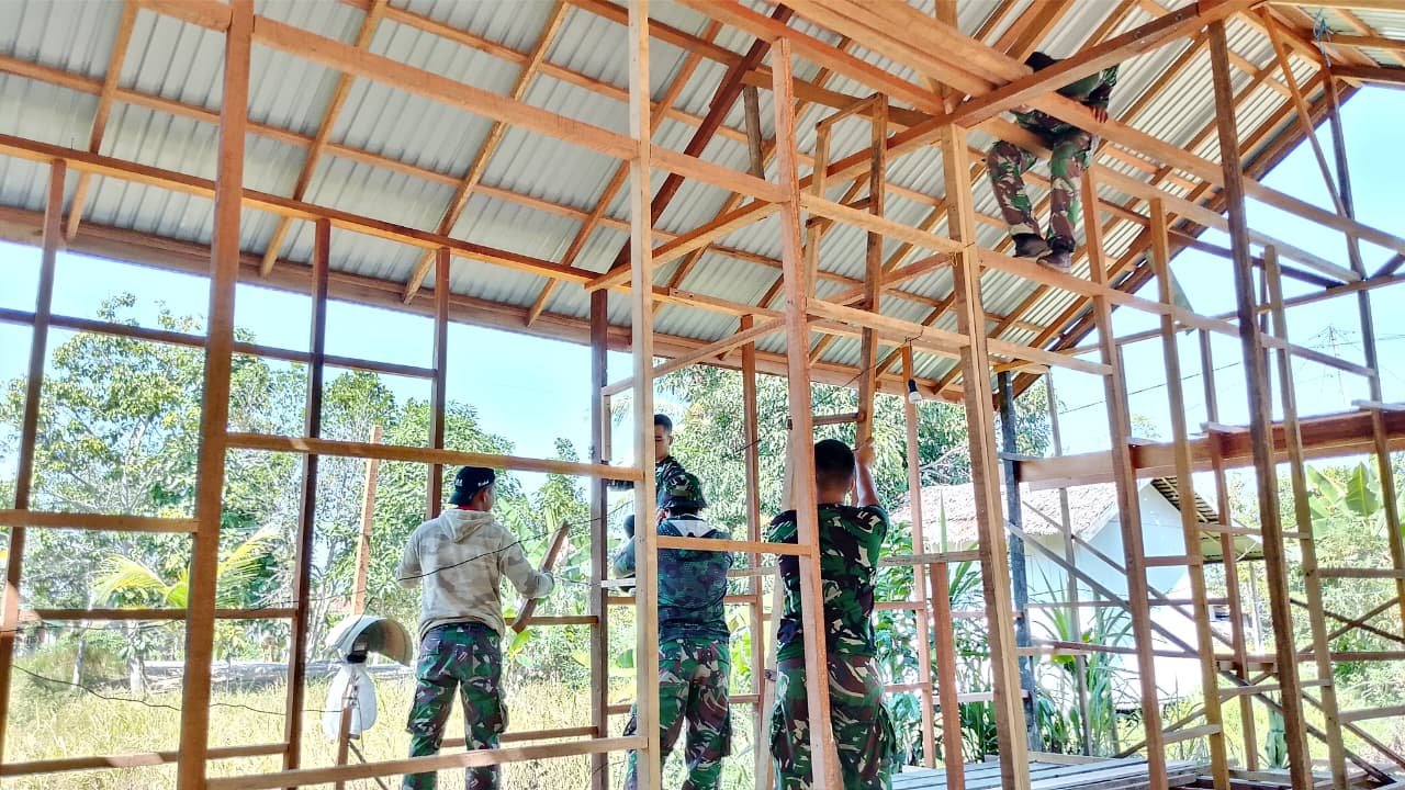 Pembangunan Kerangka Plafon, RTLH Sasaran 3 TMMD Ke-129 Dikebut