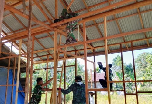 Kolaborasi Satgas TMMD dan Komunitas, Tingkatkan Proses Pembangunan Rumah Penduduk