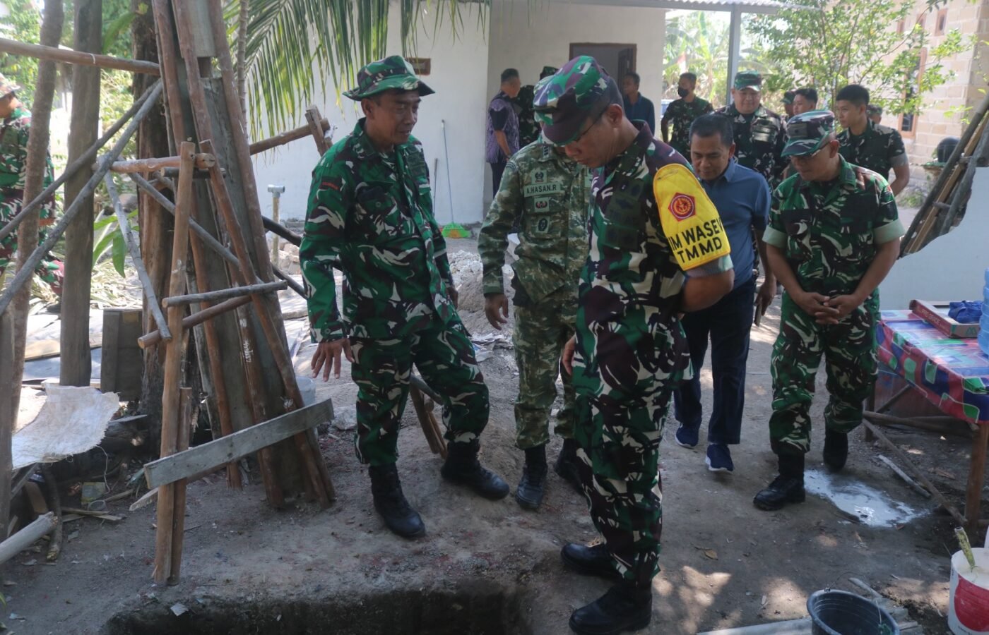 Pengawasan Proyek TMMD ke-129 di Desa Deniang oleh Tim Wasev